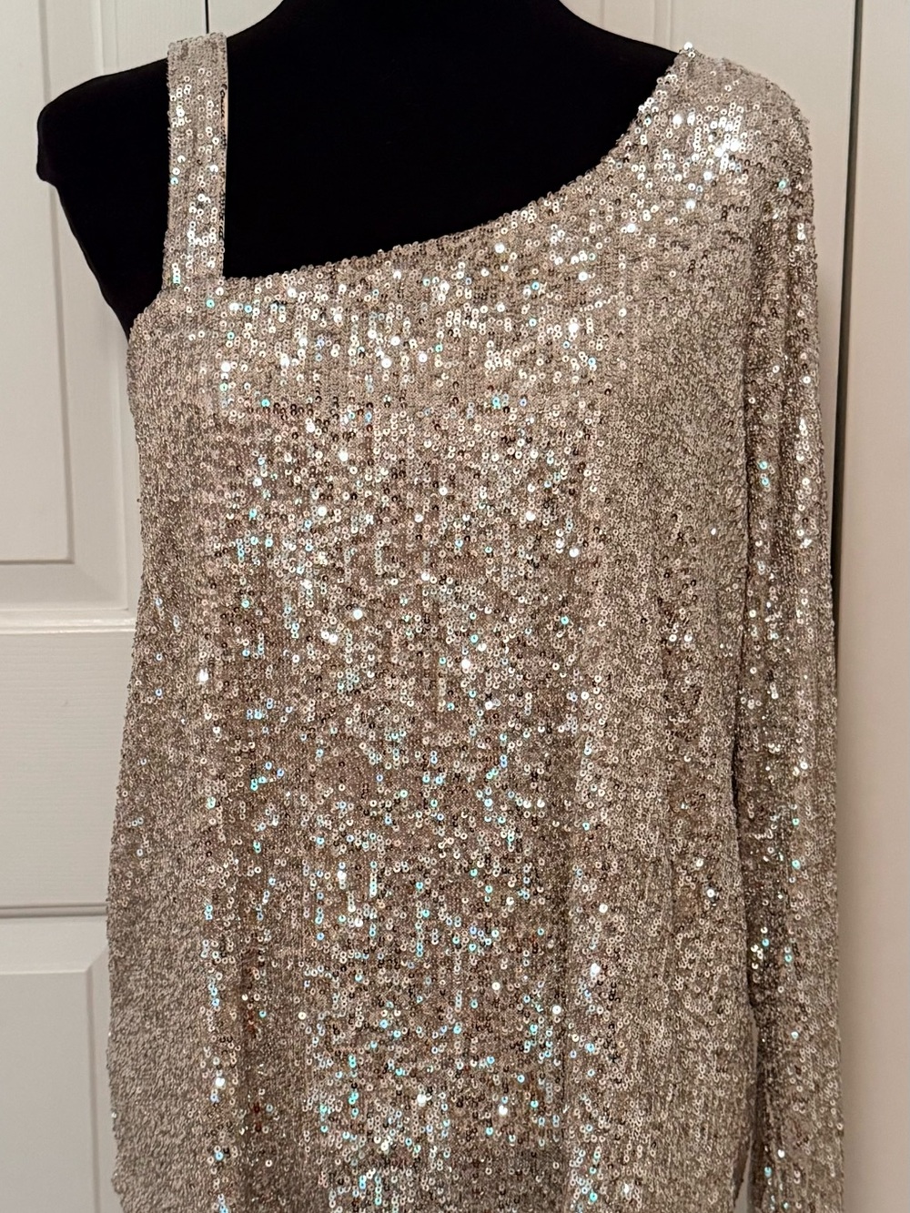 Cable & Gauge One-Shoulder Sequin Top in Champagne